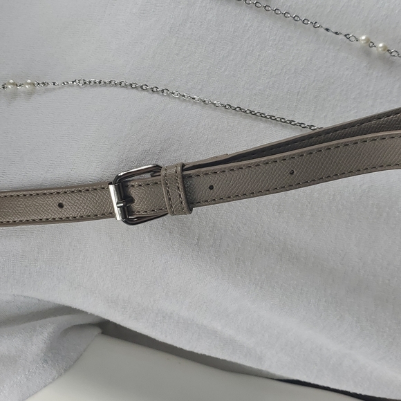 NEW Badgley Mischka Taupe Crossbody Vegan Leather Handbag with Bow and monogram. - Picture 3 of 12